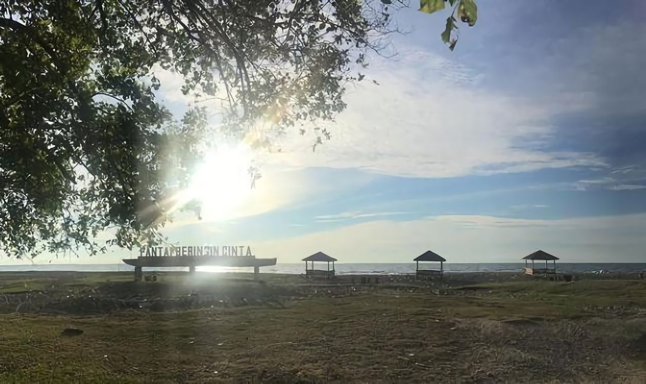 Pantai Beringin Cinta